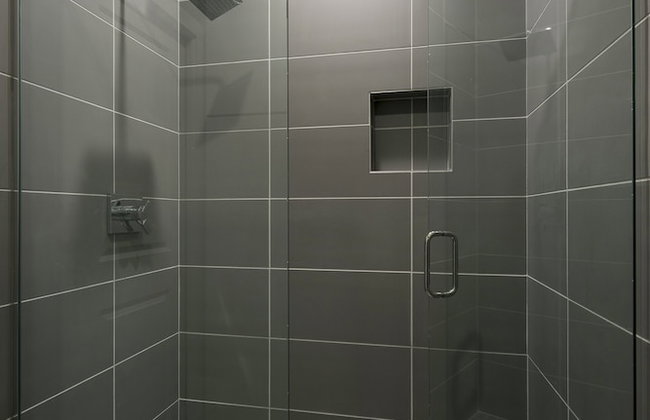 Lakefront Luxury - Photo 24