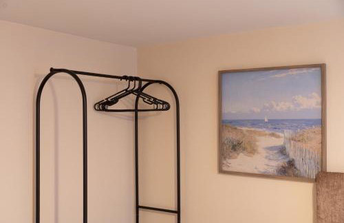 Spacious 4BR Home Walk to Station Parking - Pass the Keys - Foto 50