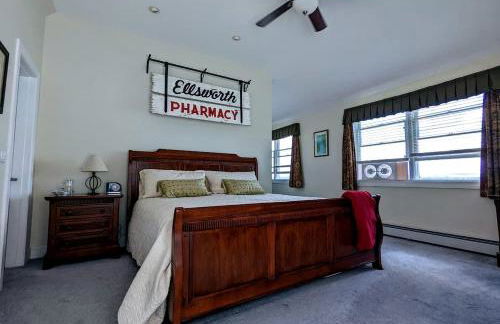 Gorgeous Beach House with Private Beach, Fire Pit & Outdoor Living Near Bar Harbor, Hancock Point Maine - Photo 19