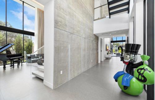 Three Story Waterfront Villa with Basketball and Mini Golf - Foto 50
