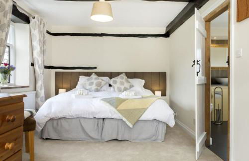 Broad Meadows Farmhouse 12 Guests - Photo 27