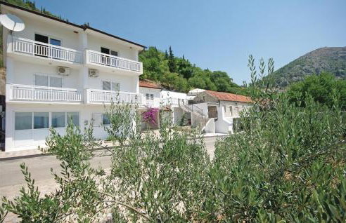 Four-Bedroom Holiday Home In Veliki Prolog - Foto 2