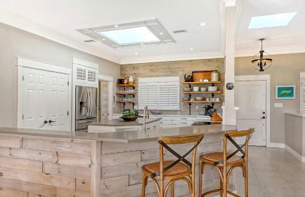 Blue Lagoon Hideaway 3BR Coastal Chic Retreat - Foto 8