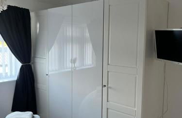 Stay solihull 5 mins to NEC and AIRPORT SLEEPS 9 contractor friendly 3 bathrooms driveway parking 3 - Foto 17