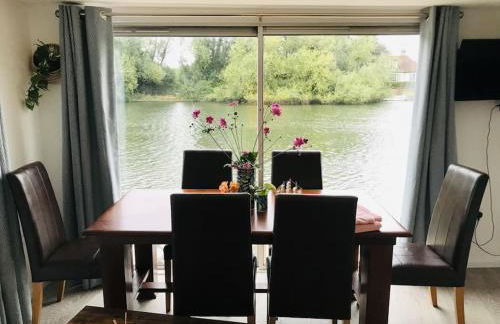 RIVER RETREAT- near Holloway U, Thorpe Park and Heathrow airport - Foto 4