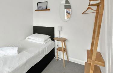 Amaya Three - Newly Renovated - Sleeps 6 - Grantham - Garden & Driveway - Free Gym Access - Foto 11