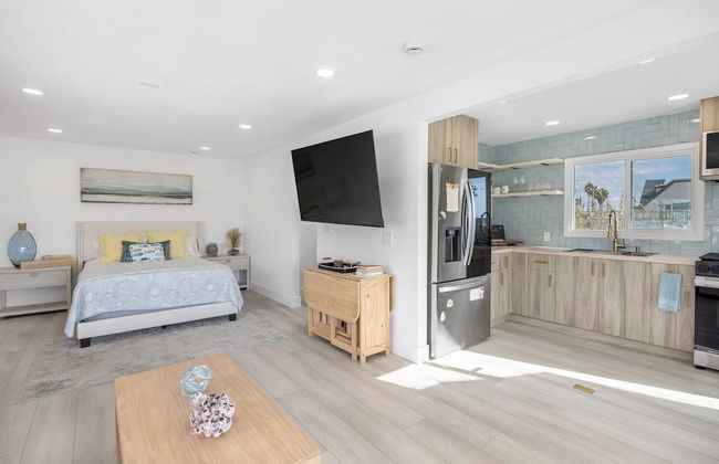 Walk to the Sand! Ocean Views, Balcony & Parking Sunset Surf - Foto 1