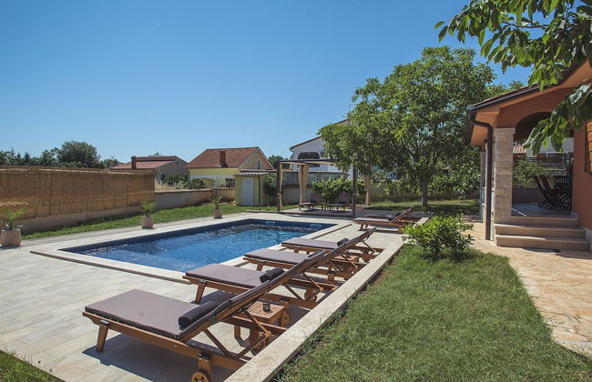 Villa in Peroj With Private Pool & Near Beach - Foto 17