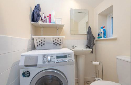 Sleeps 5 - 3 Bedrooms - walk to the square hosted Happy Valley cast - Foto 15