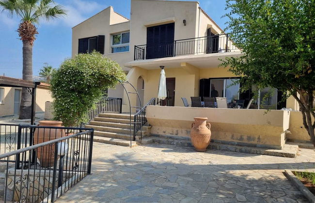Impeccable 3-bed Villa in Tala - Paphos - Photo 34