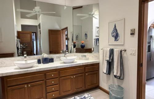 Immaculate Corner Condo with Golf Cart Just Steps to Beach - Foto 28