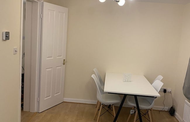 Impeccable 2-bed Apartment in London - Foto 28