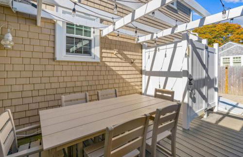 Charming House by the Beach with Patio Grill and FirePit - Foto 46