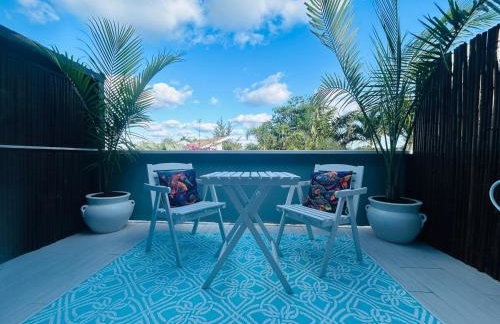 Artistic Retreat, King Suite with Private Balcony! - Foto 24