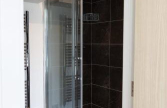 Cozy City Stay 2BR with Sofa Bed - Photo 10