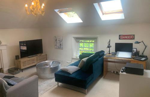 Top Floor. Top Notch. Tranquil Treat. Stone's throw from Thames. - Foto 9