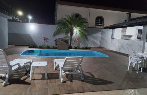 Bertioga - Casa para temporada com piscina, acomoda até 15 pessoas - Photo 1