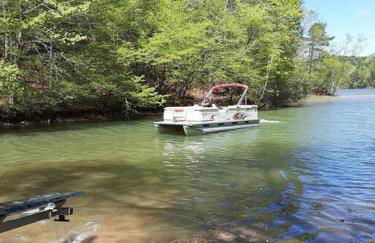 Charming Log Cabin with Loft on Lake James- Private Resort Amenities - Foto 16