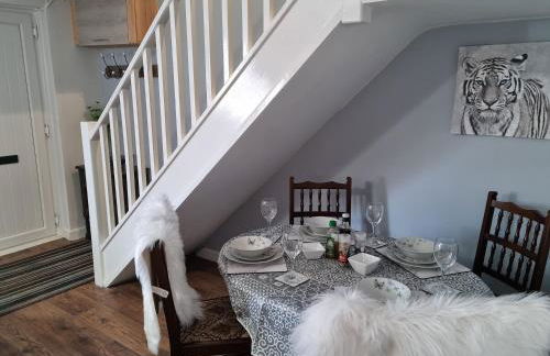 Dare Valley Cottage Ex miners cottage Near Zip World Pen y fan Waterfalls - Photo 10