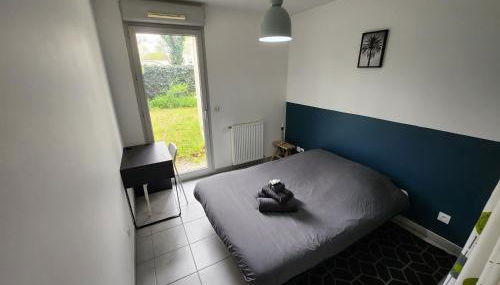 Appt 2 chambres au calme - jardin privé - Metro D, Eurexpo, Groupama Stadium - Foto 4, Garden, towels