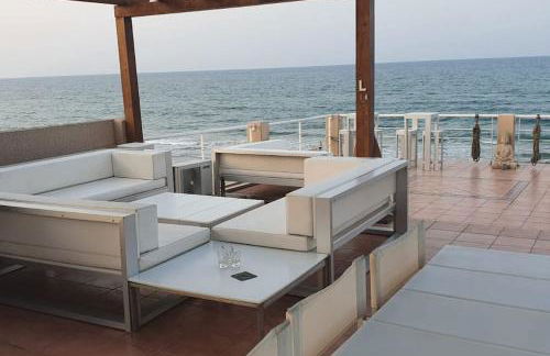 Chalet en primera línea de playa Piles - Foto 1