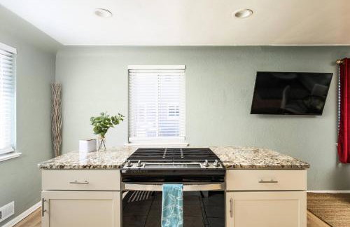 Movie Theater + Hot Tub | Game Yard | Sleeps 10! - Foto 31