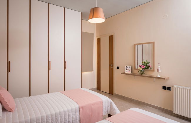 Steps to the Beach Spacious Home-Parking - Foto 6