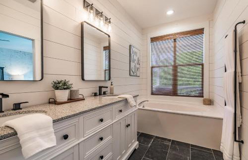 New Listing! Walking distance to Marina. - Foto 33