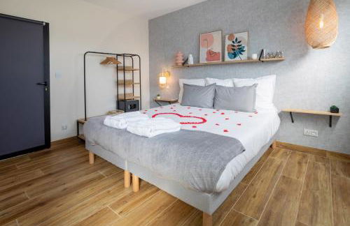 L'entre deux-suite romantique - jacuzzi privatif - clim réversible - wifi - Foto 20