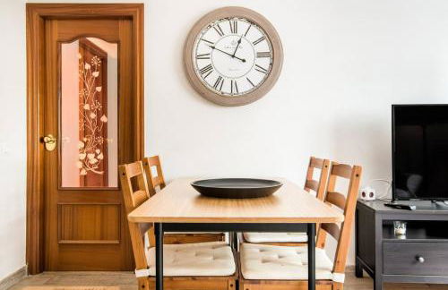 Charming Apartment With Vibrant Accents - Photo 30