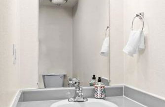 Alaskan WolfDen Close to airport centrally located - Photo 24