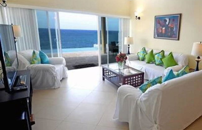 Je Suis Jamaica - 4 B R Beachfront Villa w Staff - Photo 8