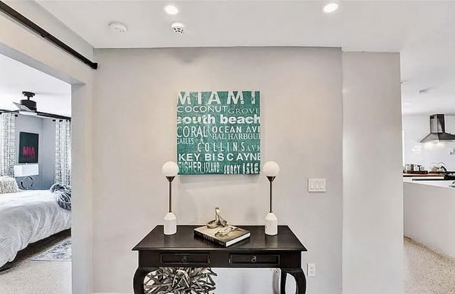 Beach Bliss 10 Mins to Waves 3BR Oasis With Pool - Foto 25