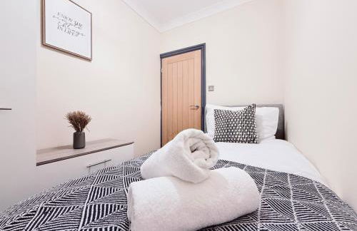 3BR Contractors Stay in Ammanford with Parking and Wi-Fi - Foto 10