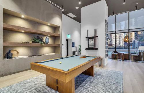 Modern Downtown Condo with Pool Gym BBQ Game Room CoWorking Spaces - Foto 41