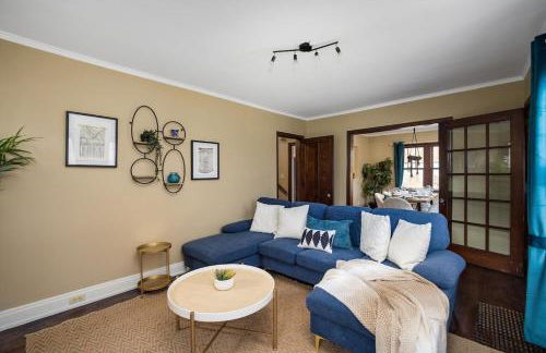 10 Mins To The Big House and Sleeps Up To 10 Guests - Foto 33