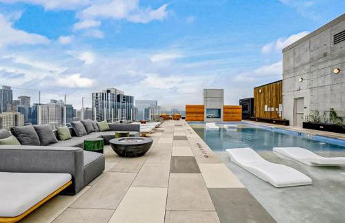 Modern Downtown Condo - Rooftop pool - Top Amenities - Foto 27