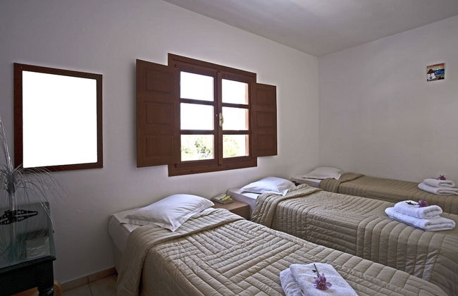 Birds Villa Apartments with Heated Pool - Including Car and Breakfast - Photo 5