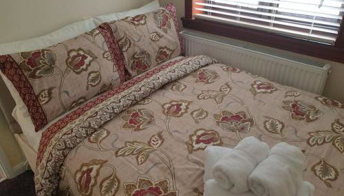 London Luxury 6 Bedroom Family House Sleeps 12 people Parking for 4 Cars Close to tube. - Foto 2