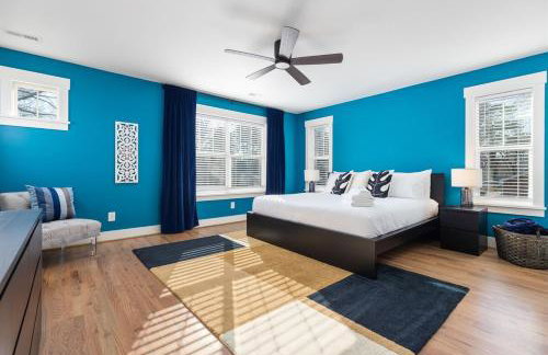 Bancroft Bungalow - Hot Tub, Fire Pit - Near Uptown - Foto 46