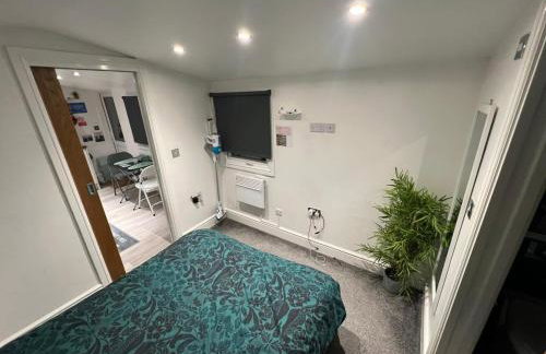 Modern Private Guest Suite Near Heathrow Free Parking & Garden - Foto 5