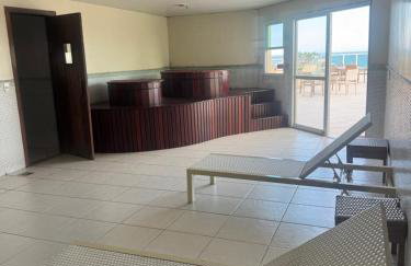 Ap na beira da praia dos cavaleiros Macaé Palace - Foto 11