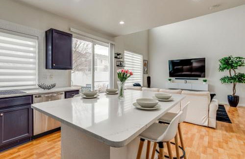 6 Mi to DIA Denver Home with Fenced Yard and Fire Pit - Foto 8