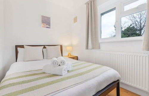 3 Bed House Sleeps 8 -Near Heathrow -Free Parking - Foto 7