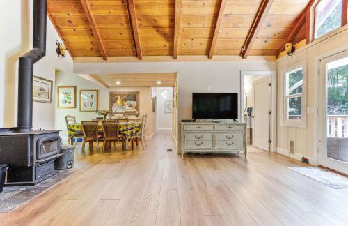 Modern Cabin Retreat with Swim Spa Hot Tub and Air Conditioning - Foto 7