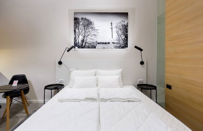 Teanna Lux Apartments - Photo 16