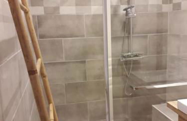 French Riviera 1 bedroom on the beach facing Cannes - Foto 10