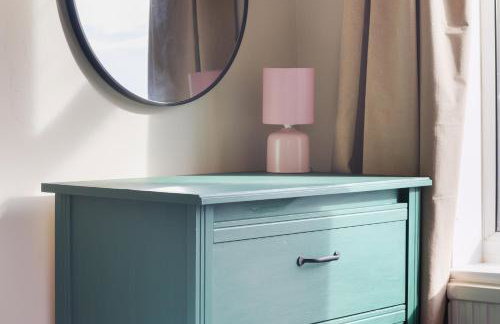 Home from Home 4 Bed - Ideal for Workers & Great for Groups, FREE Parking, Spacious, Pet Friendly Netflix - Foto 16