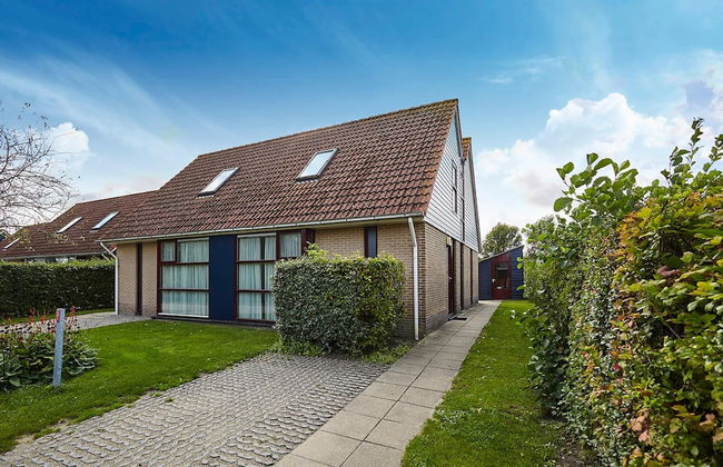 Holiday Home in Zeeland With Garden - Foto 1