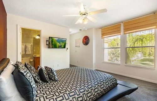 Lakeview 6-Bedroom Retreat with Game Room, Private Pool, Spa & Resort Amenities - Ideal for Families & Groups - Foto 17